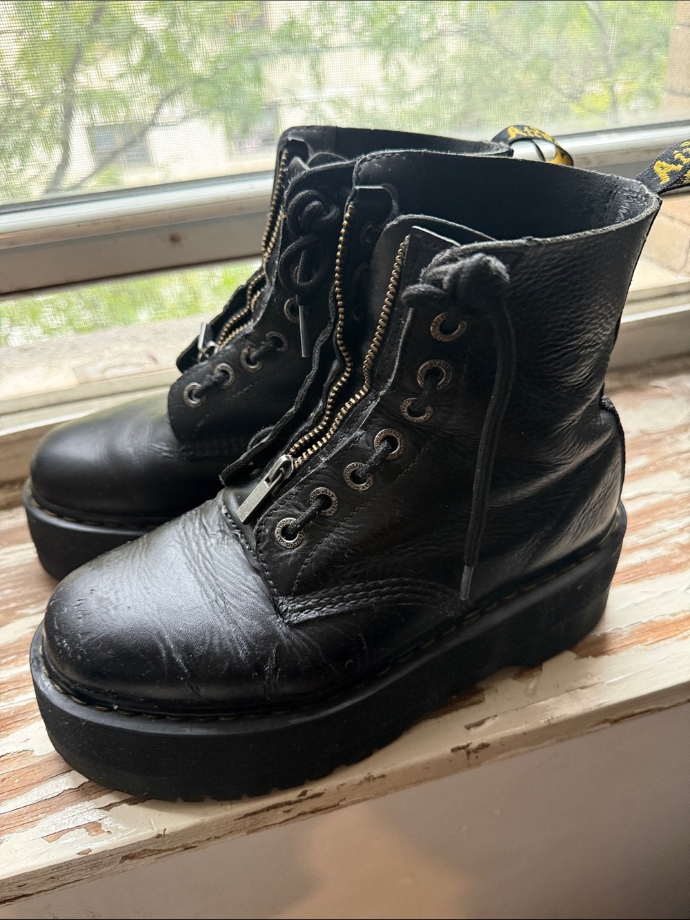 Dr. Martens Black Leather Platform Lace-Up Boots with Zipper - Picture 4 of 6